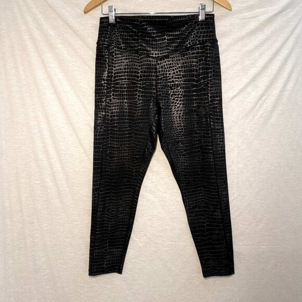 Pink Active Victoria's Secret Black Crocodile‎ Print Leggings Size Large